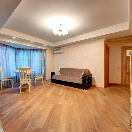 Apartments Near The Shopping Center Gulliver Kiev Exterior foto